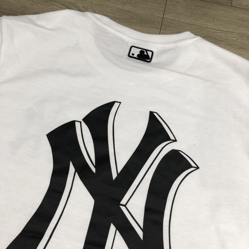 Áo phông MLB-Black Logo NY VNXK dư xịn