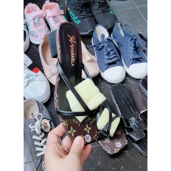 Giày cho bé và người lớn hàng trưng bày lỗi nhẹ sale siêu rẻ, hình shop tự chụp.
