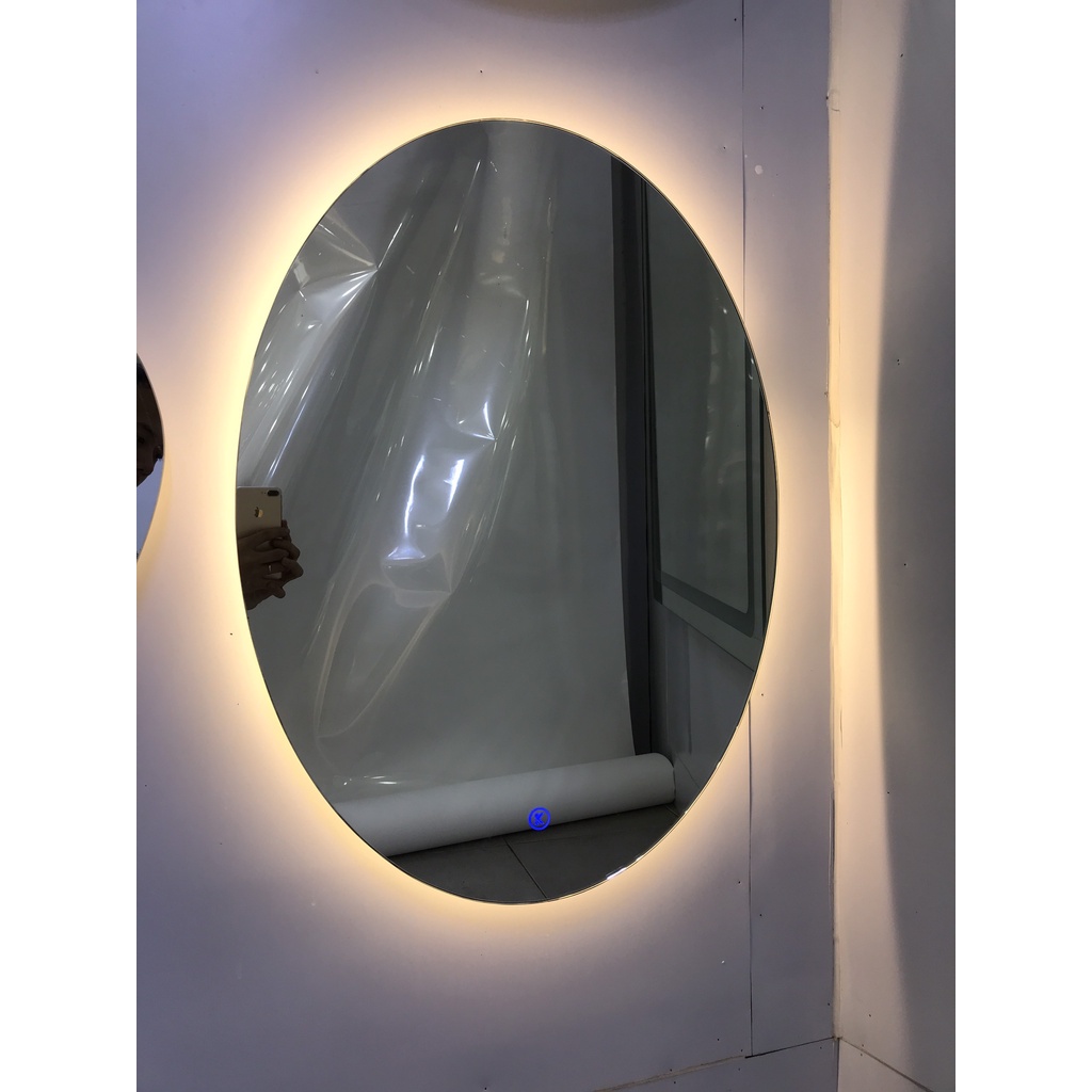 Gương đèn led nhà tắm phòng wc trang trí makeup cảm ứng treo tường oval elip bầu dục kt 70x90cm guonghoangkim HK-2002