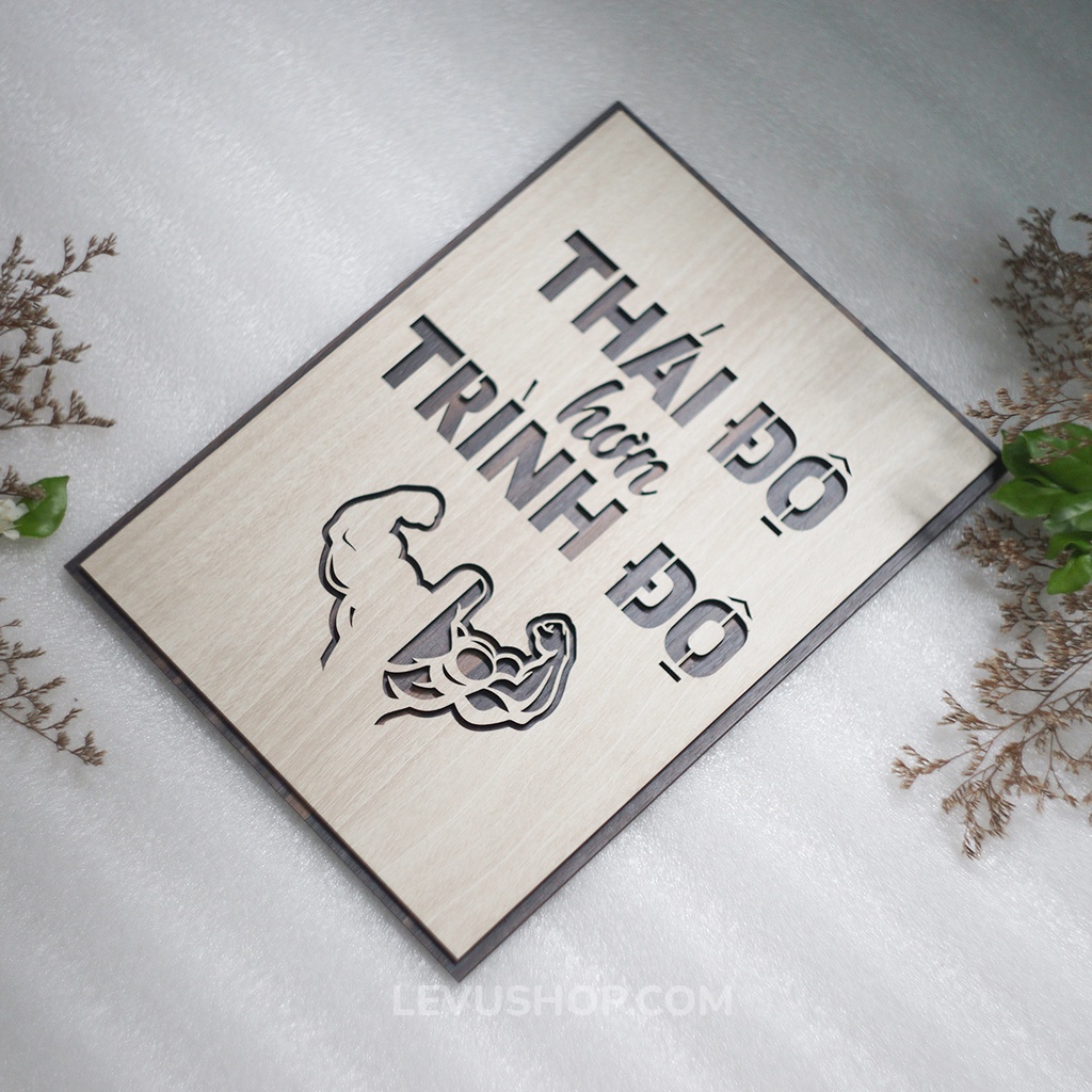Tranh Gỗ treo tường câu nói hay tạo động lực LEVU005 - Thái độ hơn trình độ