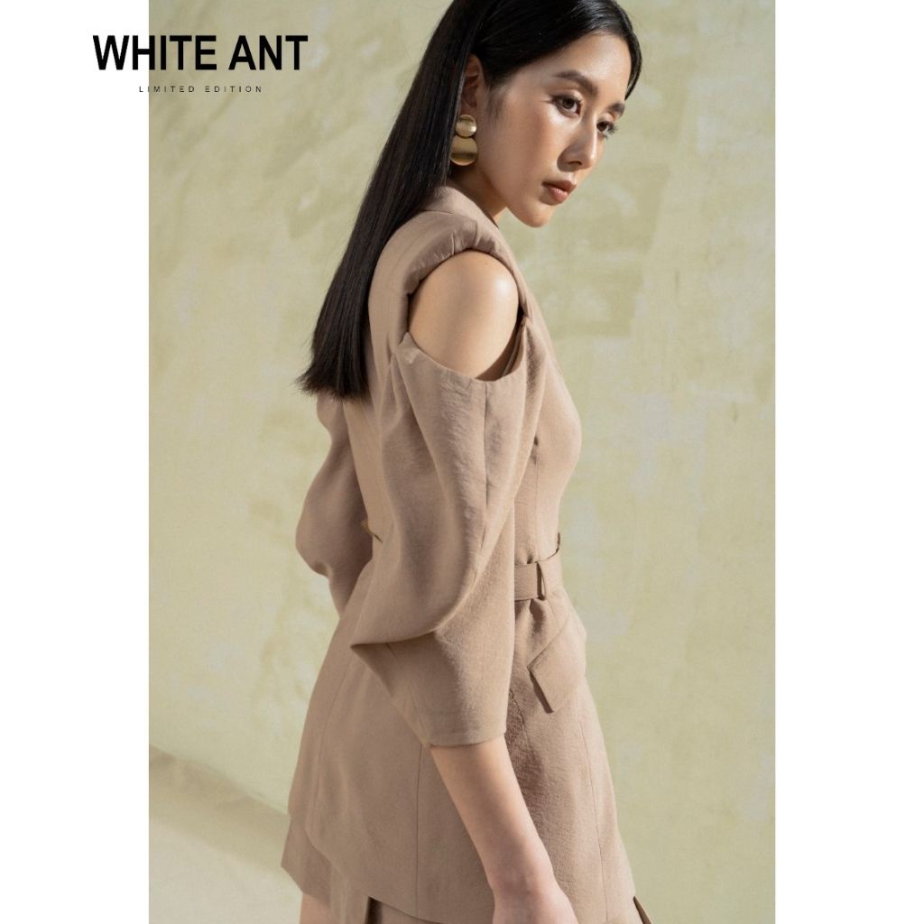 Áo Khoác Blazer Công Sở Nữ WHITE ANT VALERIE VEST Thiết Kế Hở Vai Tay Bồng Lỡ Quyến Rũ, Chất Liệu Cao Cấp 180500022.980