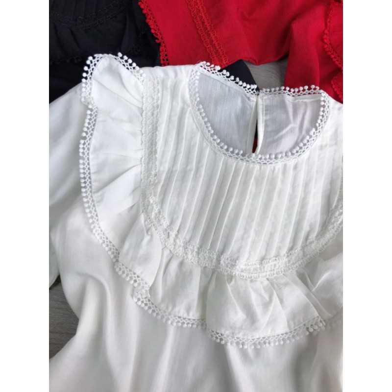 Áo kiêu tay phồng viền ren