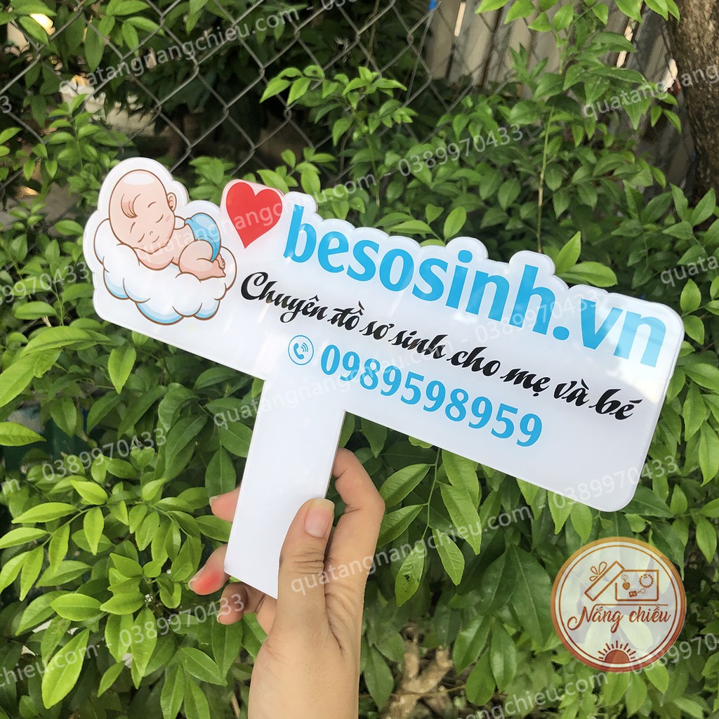 Bảng hiệu cầm tay đạo cụ chụp hình _ bảng hiệu giá rẻ_ bảng hiệu mica