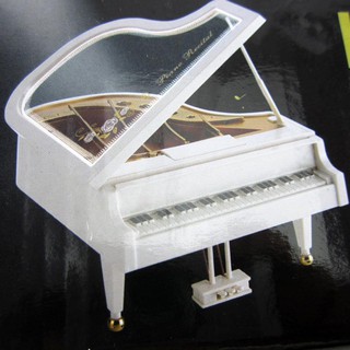 Hộp nhạc piano lên dây cót