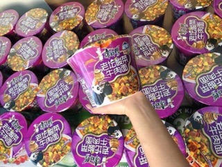 Mì dưa cải bò chua cay
