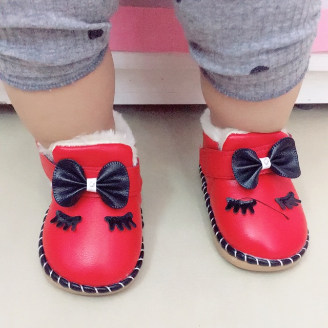 Bốt nơ bé gái