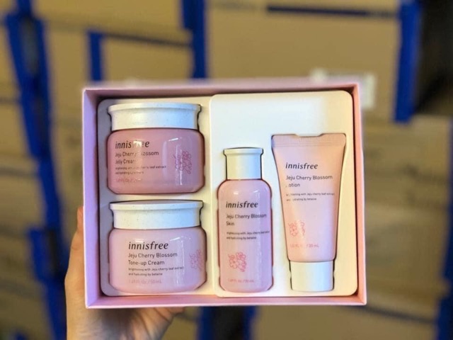 Set Dưỡng Da InnisFree Hoa Anh Đào Chính Hãng