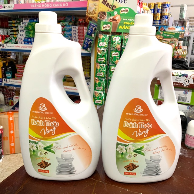 Nước rửa chén Bách Thảo vàng hương quế 2.7kg