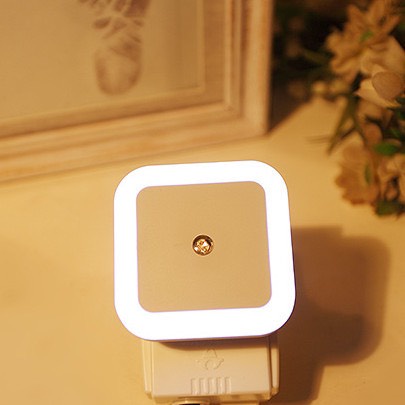 Đèn ngủ cảm ứng ánh sáng tự động bặt tắt khi thay đổi ánh sáng