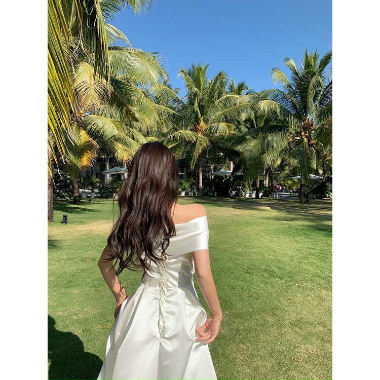 Đầm đi biển dáng thân dài trắng tinh khôi vải mát thiết kế đơn giản