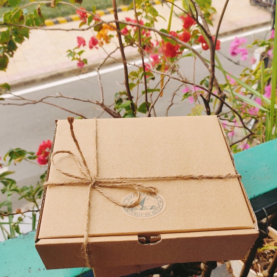 Quà tặng bạn gái, quà tặng sinh nhật gồm phấn mắt, phấn má, thiệp dễ thương
