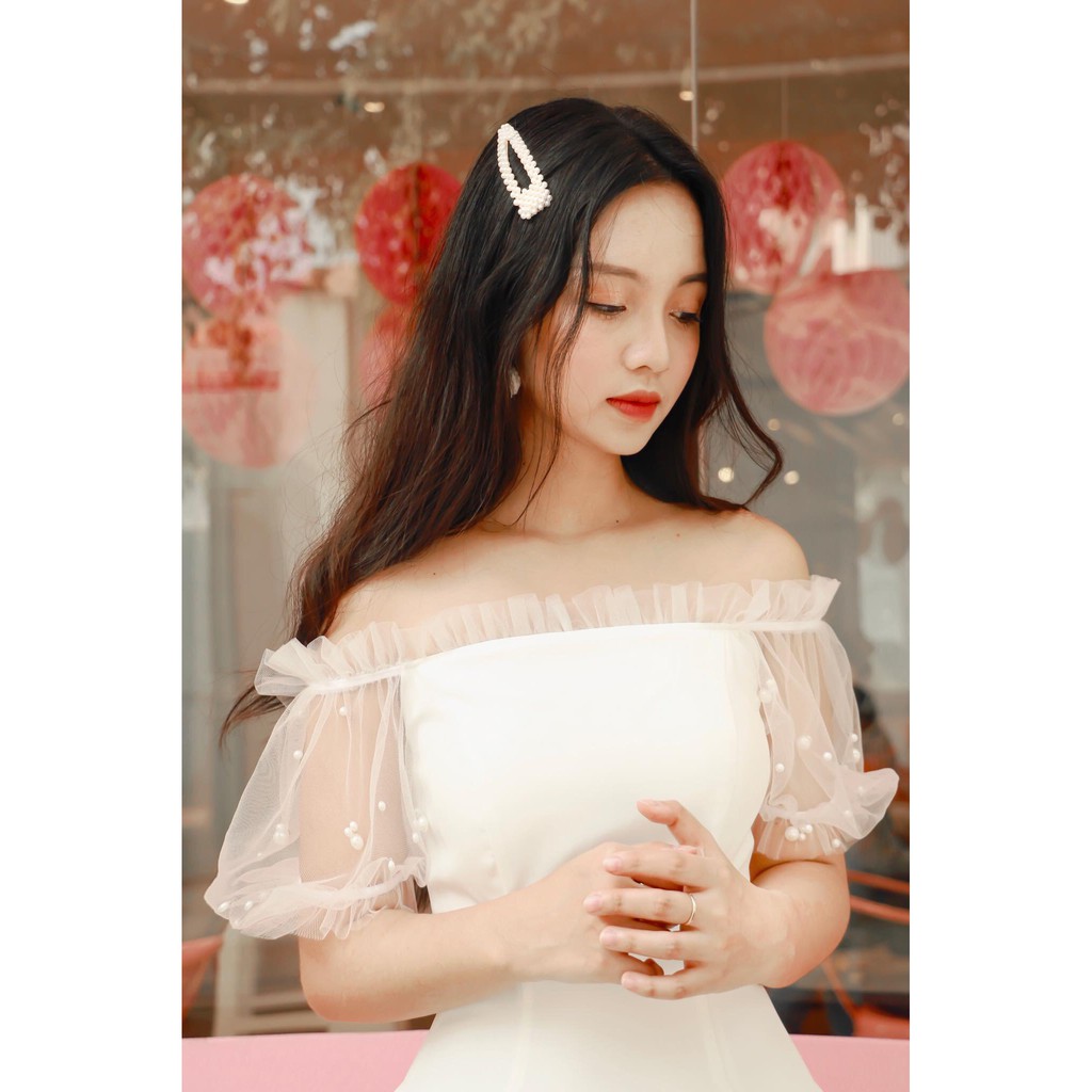 Đầm dự tiệc trễ vai kết hạt màu trắng cực dễ thương