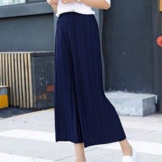 Quần ống rộng gấp nếp