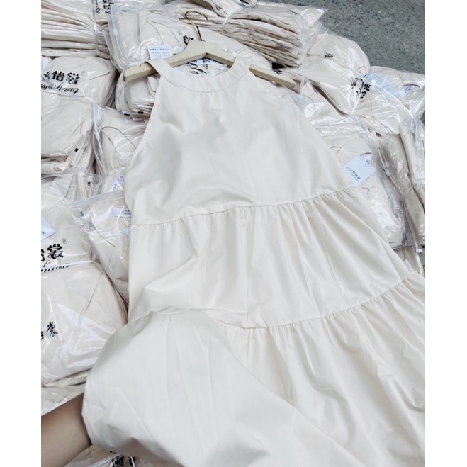 Váy cổ yếm màu be dáng xoè dài 3 tầng