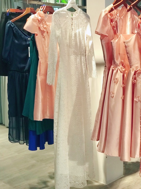 Đầm cưới ren tay dài