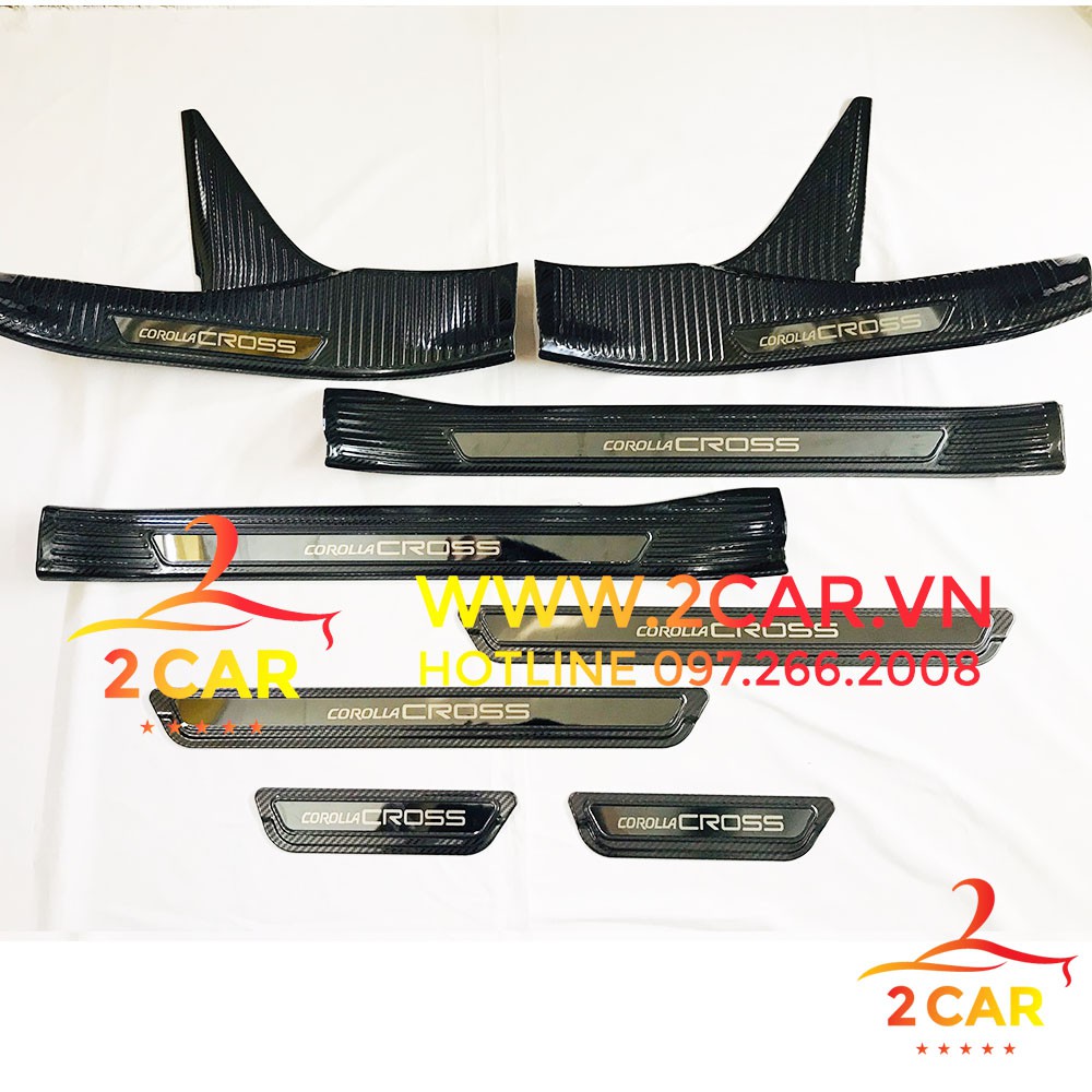 Ốp bậc cửa, Nẹp bước chân cacbon xe Toyota CROSS 2020- 2021 chất liệu carbon cao cấp