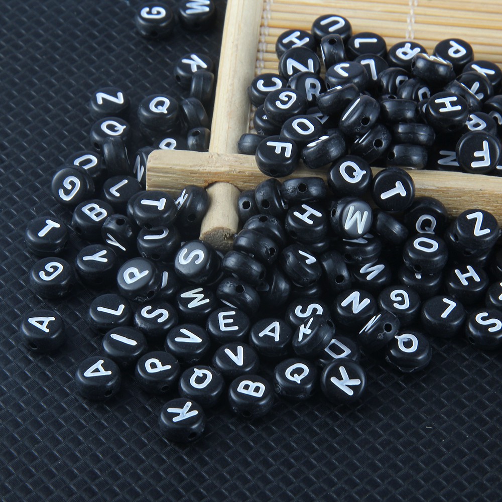 Set 200 hạt nhựa màu đen in chữ cái làm đồ trang sức đẹp mắt