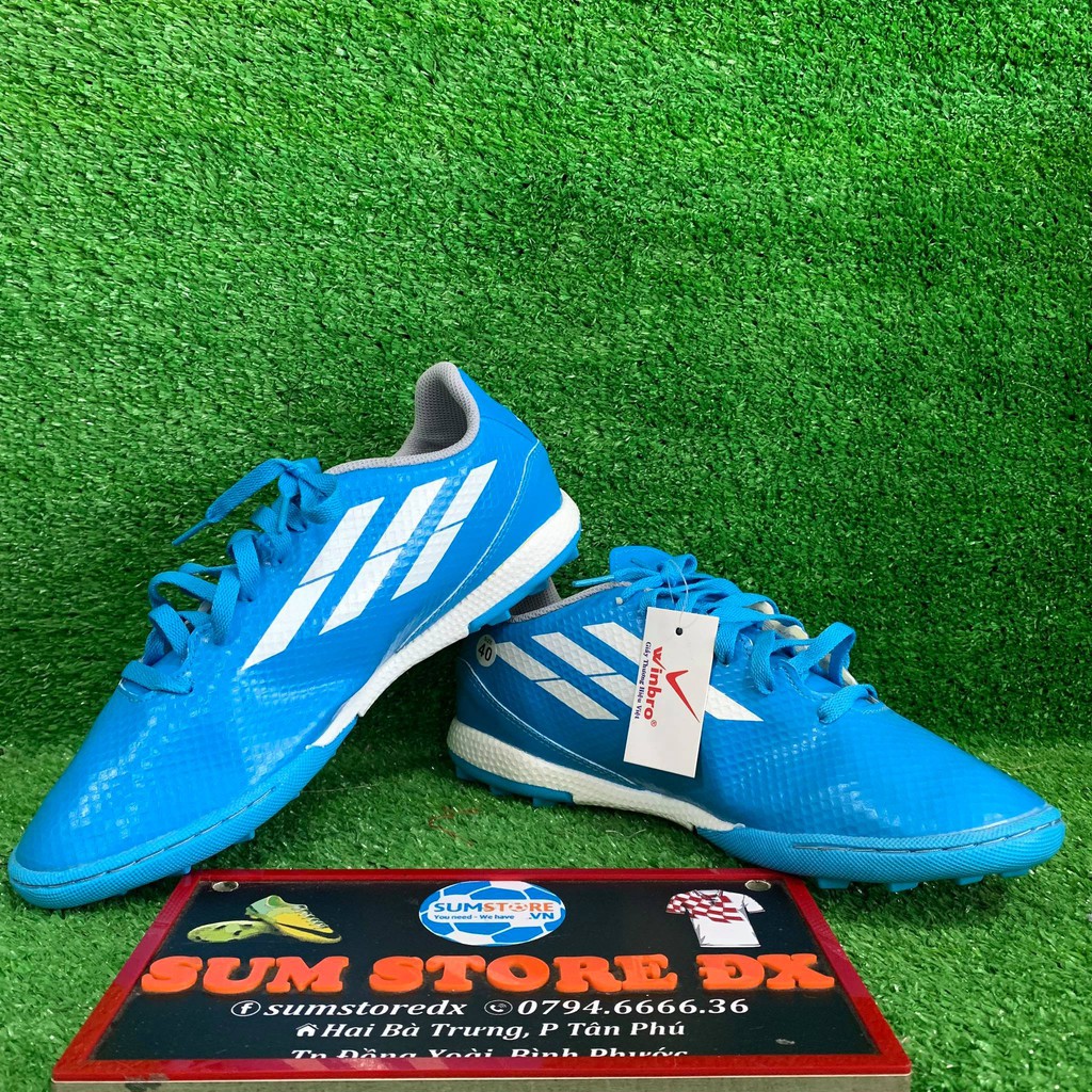 Giày Đá Bóng Thể Thao Winbro 3 Sọc Xanh Dương- Giày Đá Banh Đẹp và Bền- Đã Khâu Mũi_ Tặng Vớ