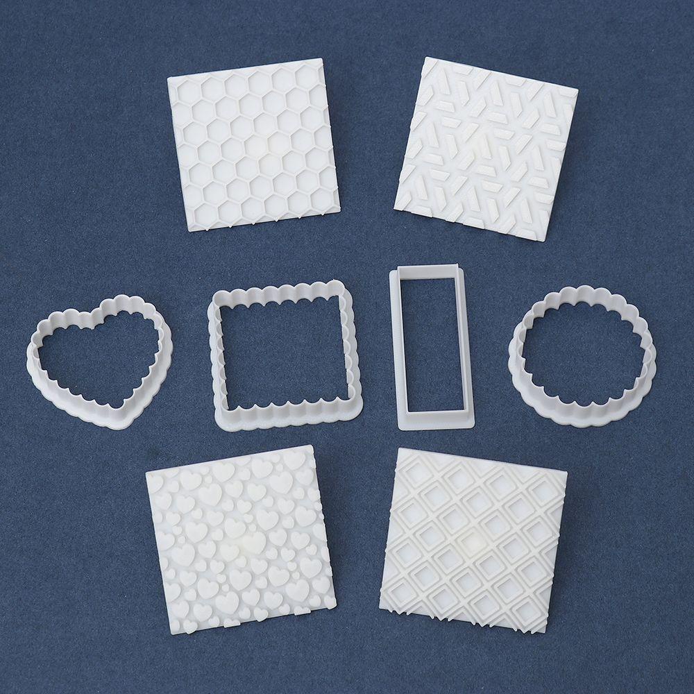Khuôn Làm Bánh Quy / Sô Cô La Họa Tiết Trái Tim Dập Nổi 3D