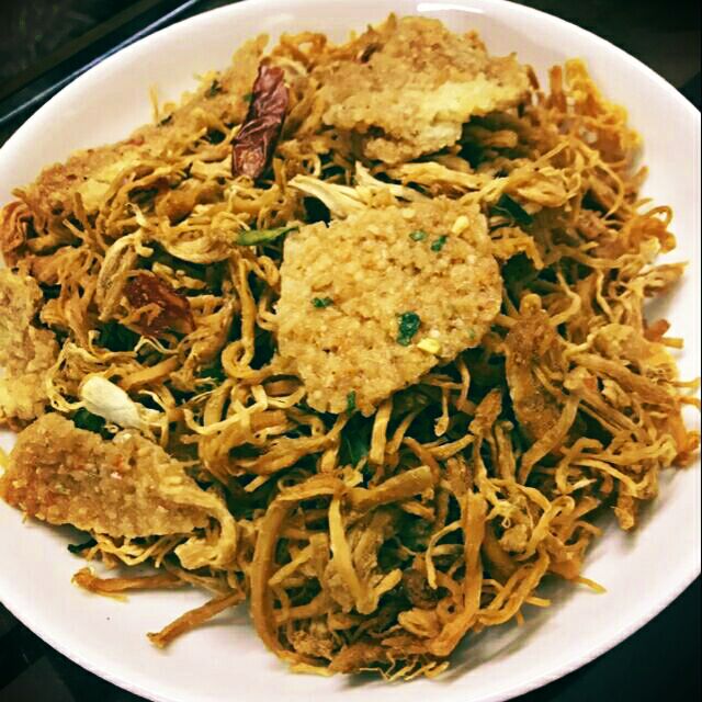 Combo cơm cháy lắc khô gà