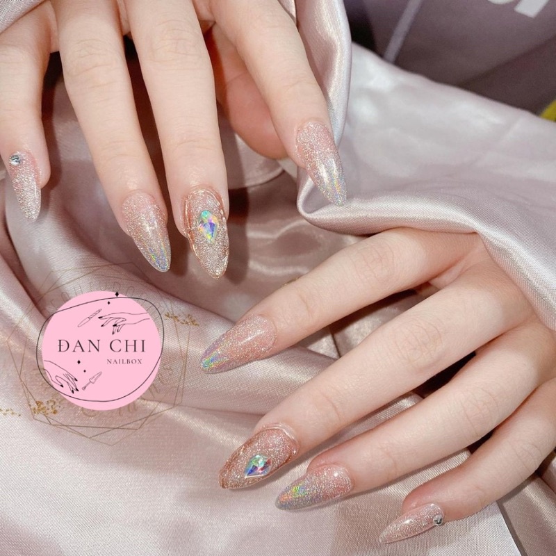 Nailbox móng úp thiết kế sẵn Mẫu Nhũ