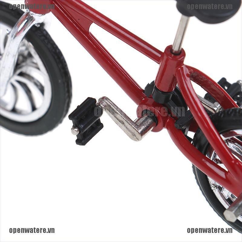 OPENE 1Pc 1:12 Dollhouse Miniature Bicycles Plastic Mini Bike Dollhouse Accessories VN