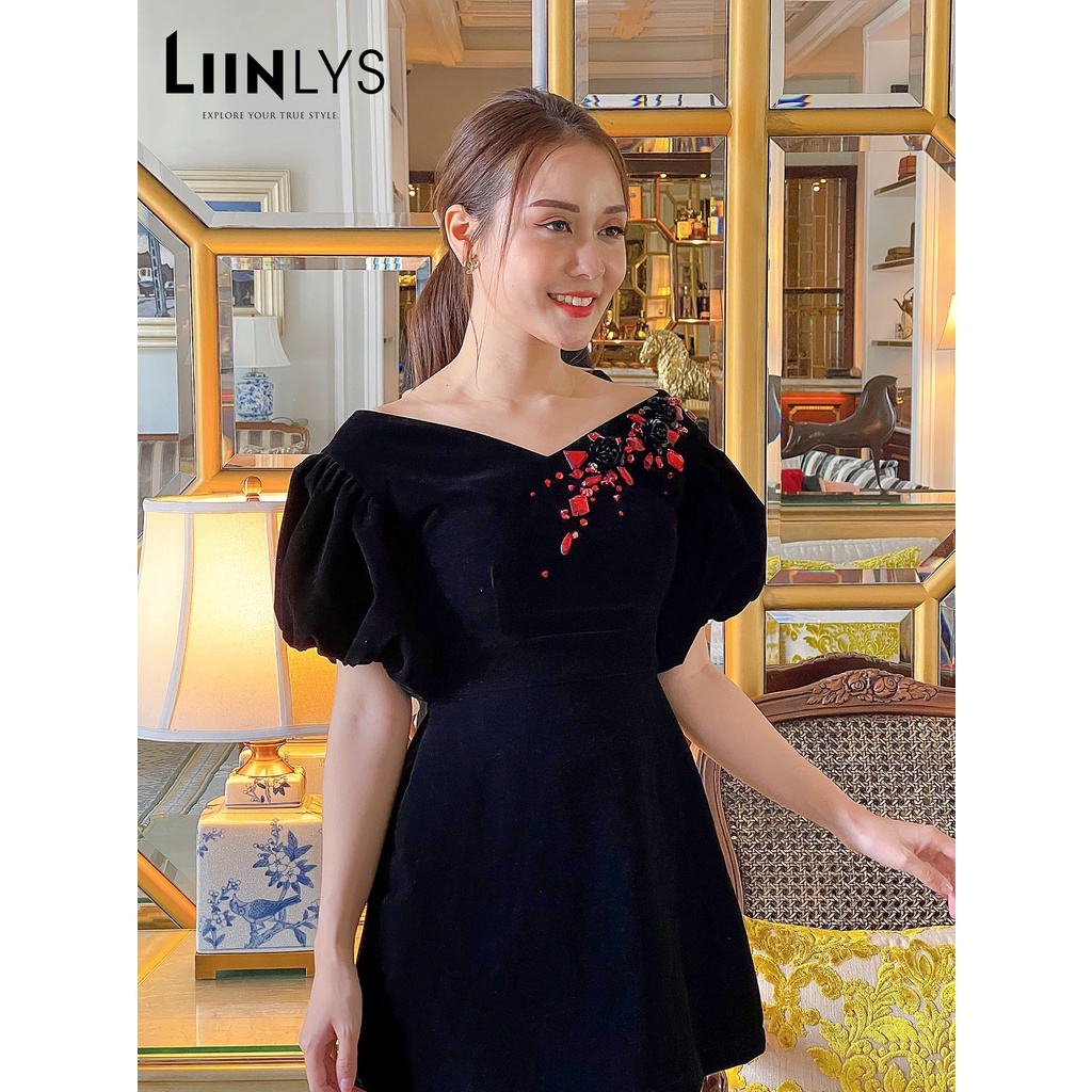 Mẫu váy nhung đen đính đá pha lê nhà LinCi siêu phẩm tri ân khách hàng với giá trải nghiệm sản phẩm.