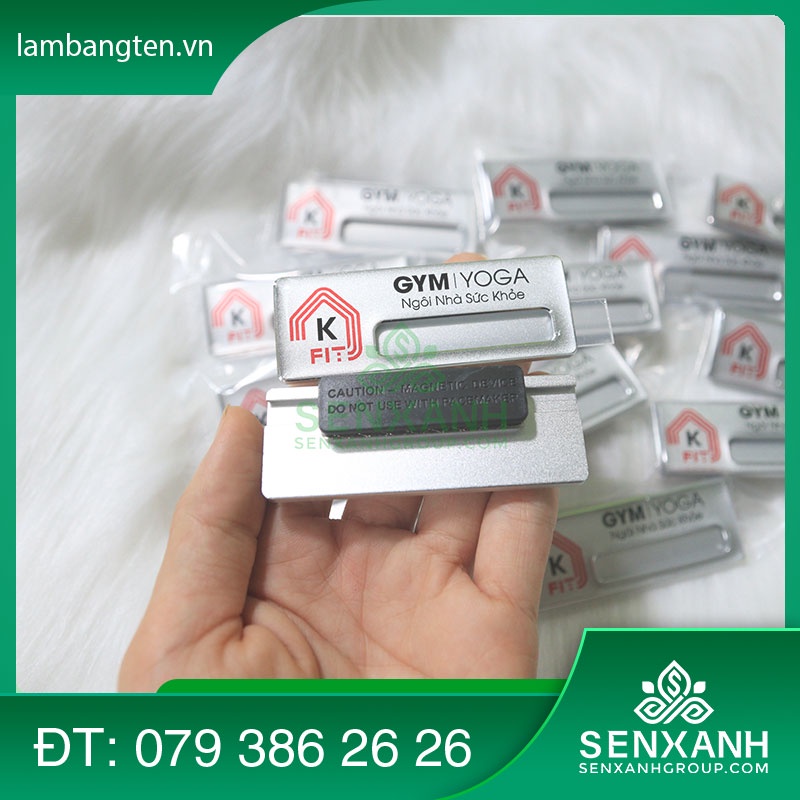 Bảng tên thay tên nhân viên, Biển tên thay tên nhân viên bạc cao cấp