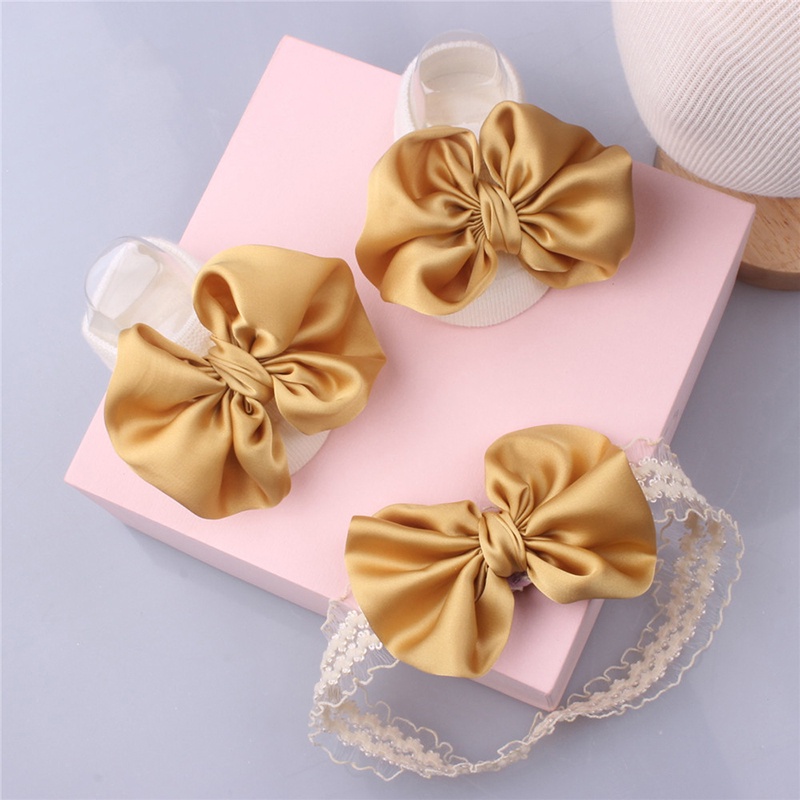 Set đồ 2 món gồm băng đô nơ xinh xắn và vớ dành cho bé gái