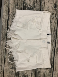 Quần short trắng Exprss xuất xịn