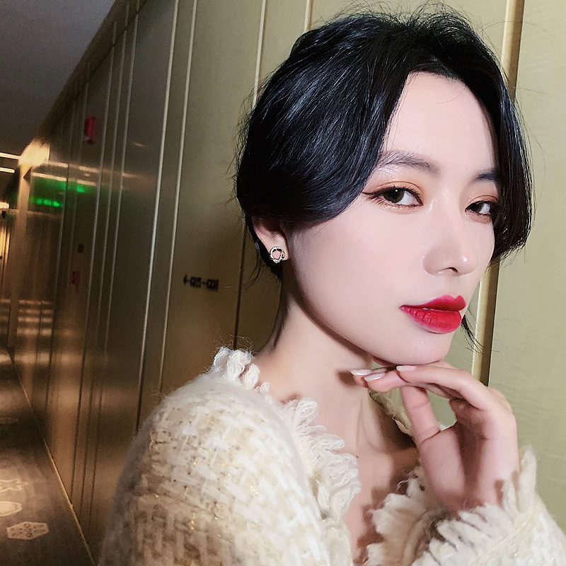 Khuyên Tai Nữ Trang Dáng Dài Tạo Hình Độc Đáo