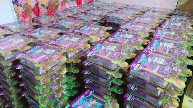 Búp bê Shopkins và phụ kiện .