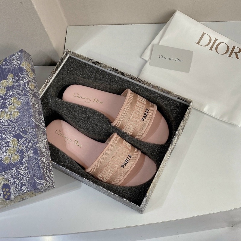 Dép dior hoạ tiết
