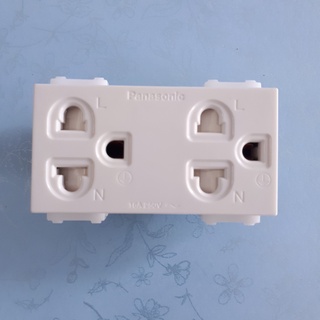Hạt ổ cắm đôi 3 chấu có màng che wev1582sw - panasonic