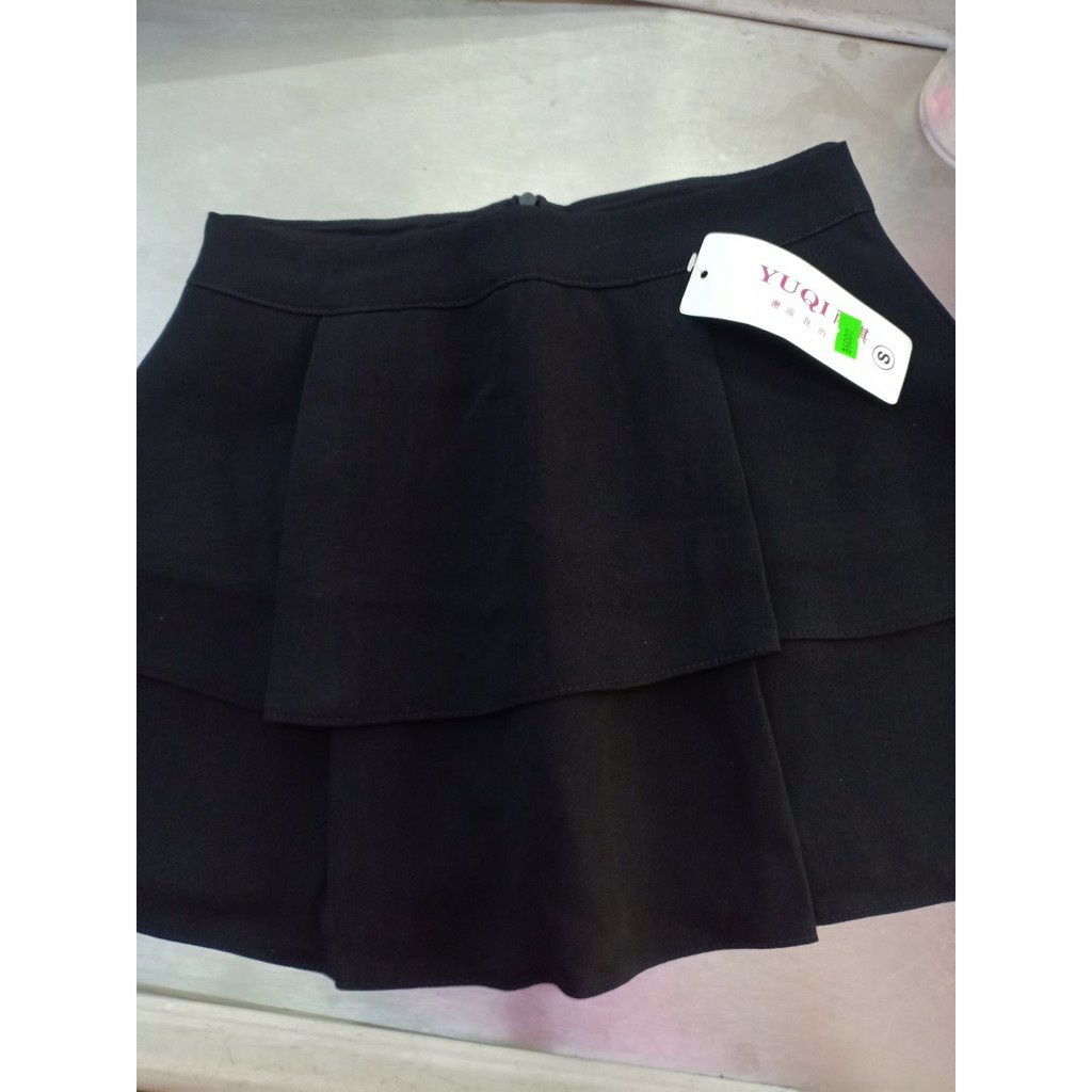 [Mã FASHIONT4WA2 giảm 10K đơn 50K] (Khai trương gian hàng-sale sập sàn) Chân váy ngắn 2 tầng có quần trong màu đen | BigBuy360 - bigbuy360.vn