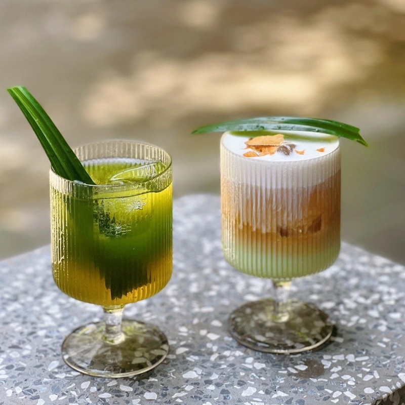 Ly thuỷ tinh có chân Goblet đựng kem hoa văn sọc 270ml