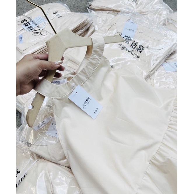 Váy cổ yếm màu be dáng xoè dài 3 tầng