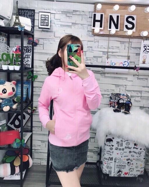 Áo khoác nữ da cá chống nắng form dài thêu chữ lim táo | BigBuy360 - bigbuy360.vn