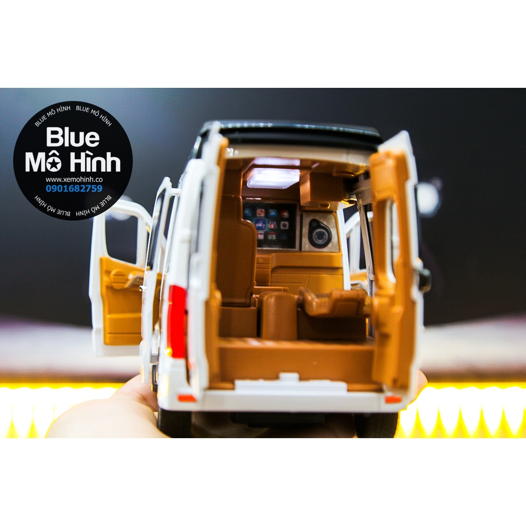 Xe mô hình Mercedes MPV Vclass 1:24