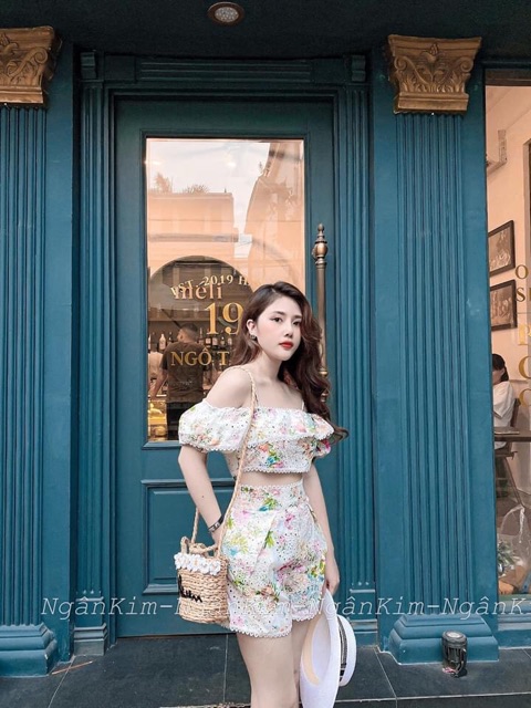 Set Trễ Vai Hoa Viền Ren Croptop Siêu Xinh , Set Áo Croptop Kèm Quần Short Hoa Cao Cấp