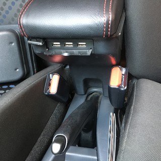 Bệ tỳ tay Suzuki Celerio