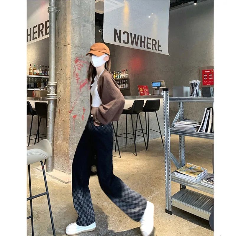 Fashionable wide leg high waisted jeans for women