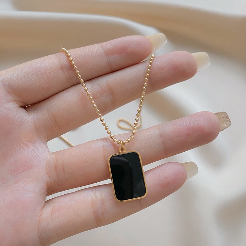 Dây chuyền mặt vuông phong cách cổ điển