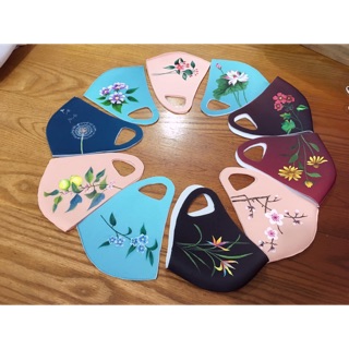 Khẩu trang vẽ tay và thêu tay