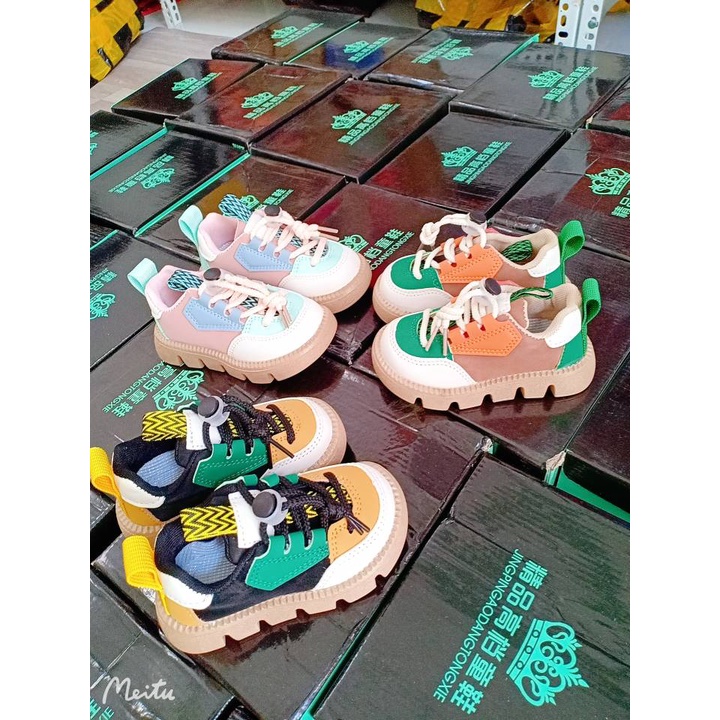 Giày thể thao cho bé trai/bé gái kiểu dáng năng động, phối màu nổi bật phù hợp với bé 1-6 tuổi