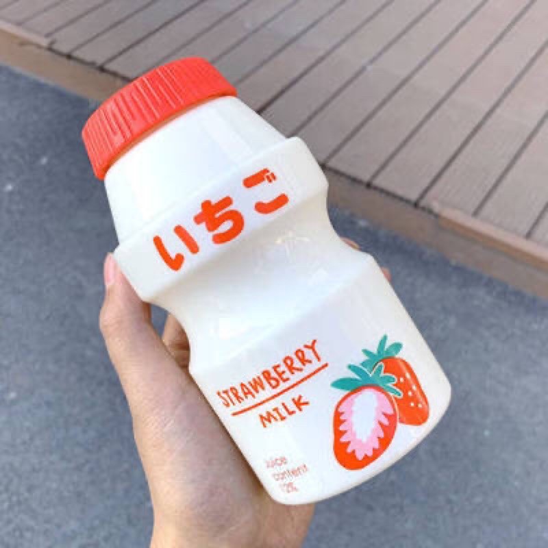 BÌNH NƯỚC NHỰA HÌNH SỮA CHUA YaKult dễ thương họa tiết hoa quả 480Ml