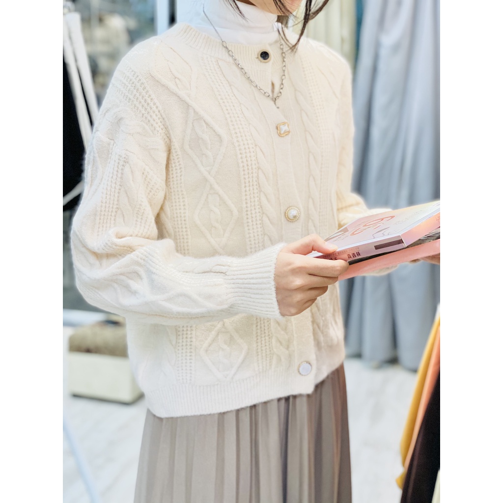 Cardigan cúc mix siêu xinh | BigBuy360 - bigbuy360.vn