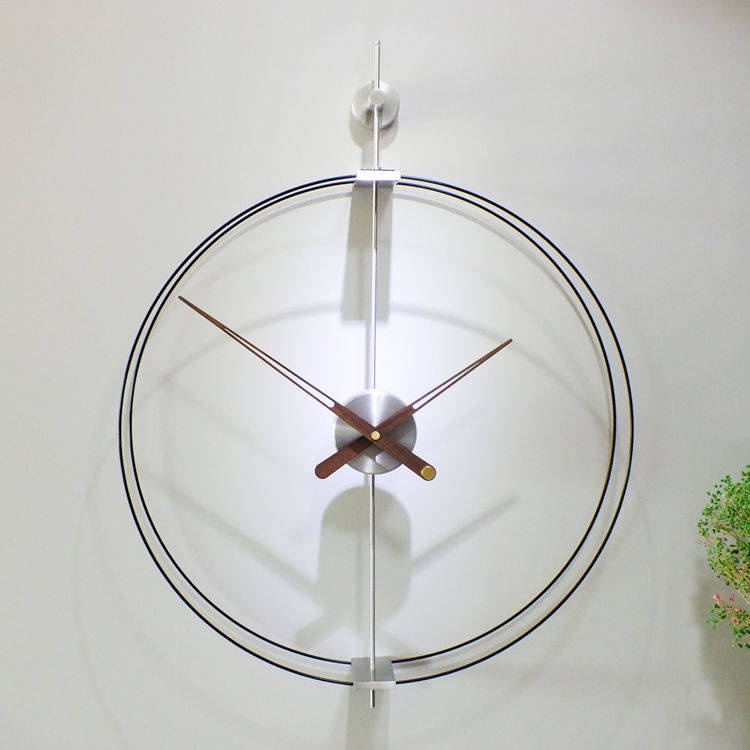 đồng hồ treo tường decor Bàn tay lớn gỗ óc chó đen tối giản kiểu Tây Ban Nha không có cú đấm