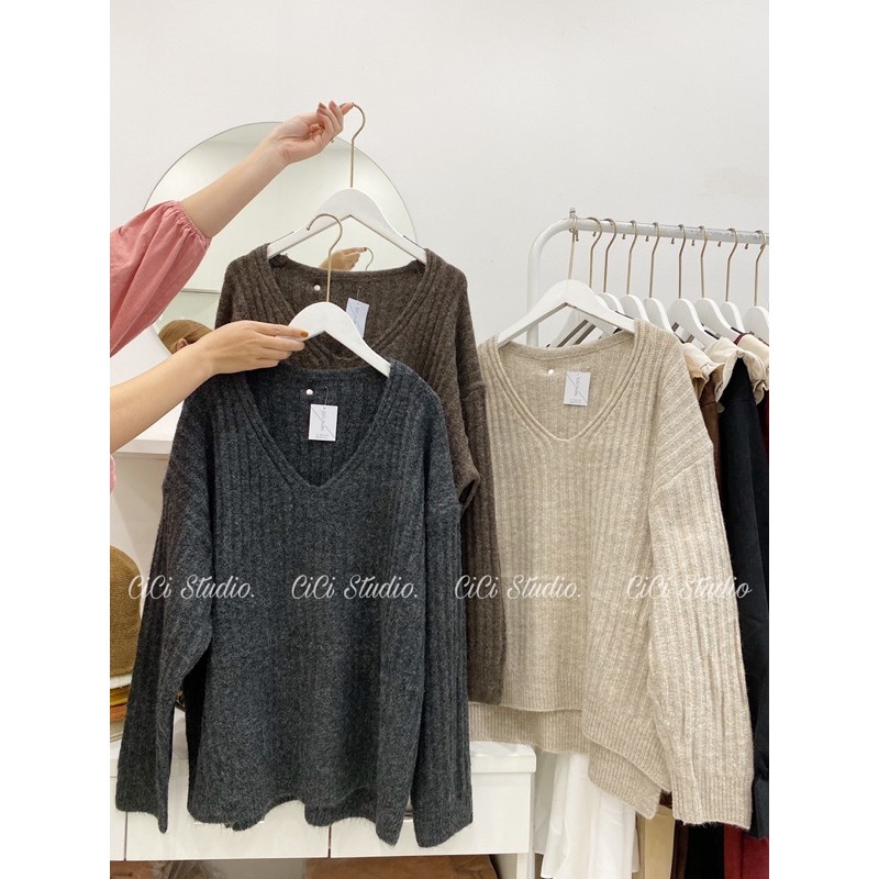 Áo len trơn cổ tim xẻ vạt