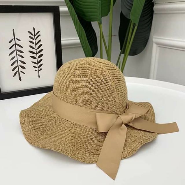Nón vành lượn sóng nơ điệu đà